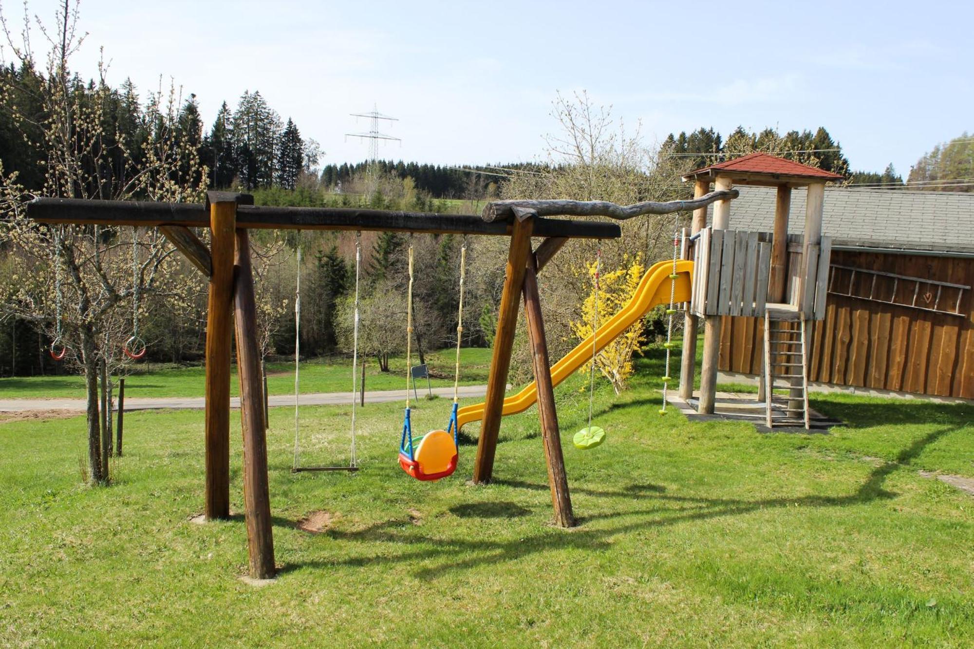 Ferienwohnung Haus Am Roetenberg Grafenhausen Exteriör bild